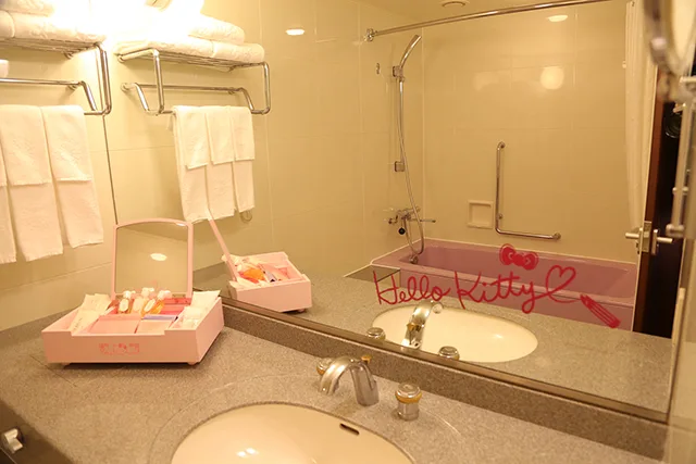 Where to stay in Tokyo with kids- hello kitty hotel signature