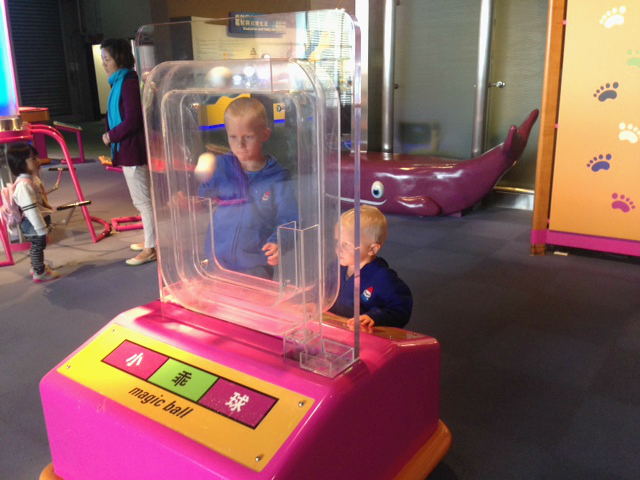 hong kong science museum magic ball game pic 