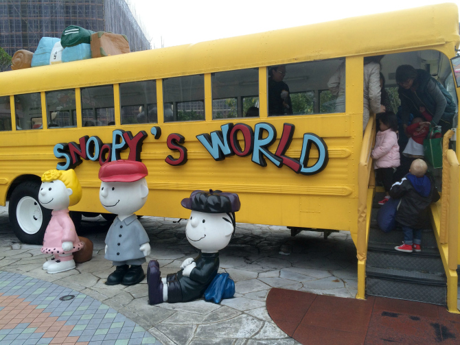 snoopy theme park jack bus