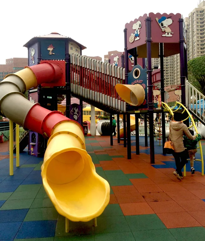 snoopy theme park playground slide pic