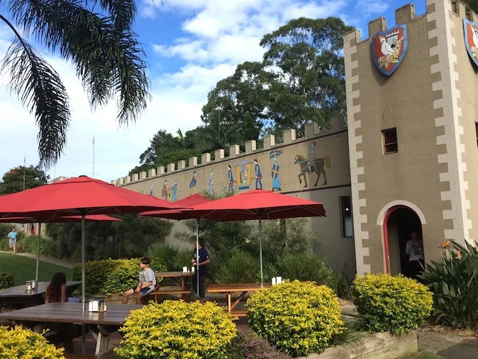 macadamia castle byron bay picnic tables