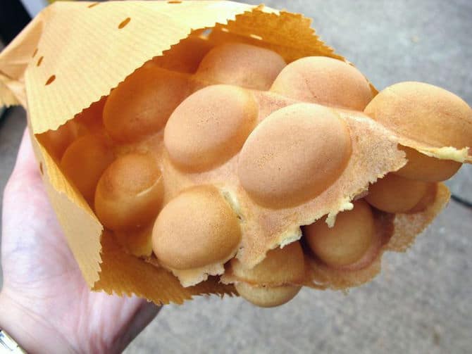 Things to Do in Hong Kong with Kids - eat egg puffs pic