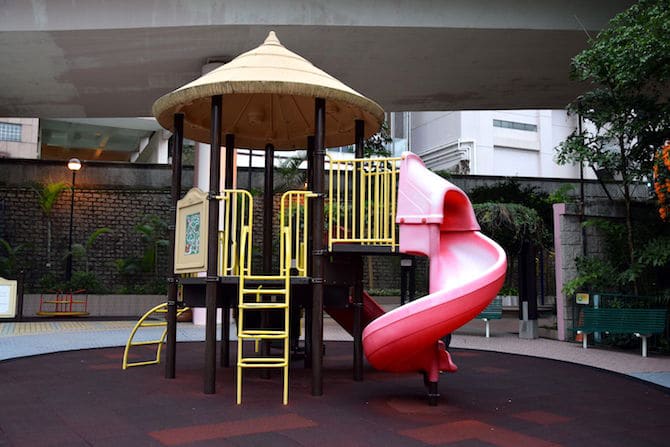 hong kong zoo and botanical gardens playground red slide pic