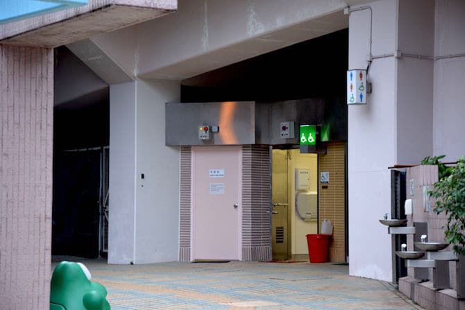 hong kong zoo and botanical gardens toilets pic