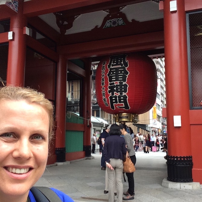 things to do with kids in asakusa tokyo - visit the giant red lantern