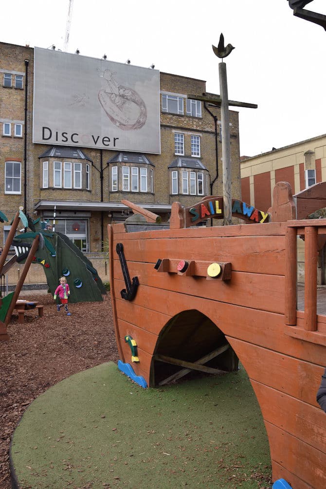 discover story centre sign