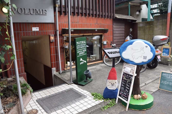 harajuku rabbit cafe entrance from street