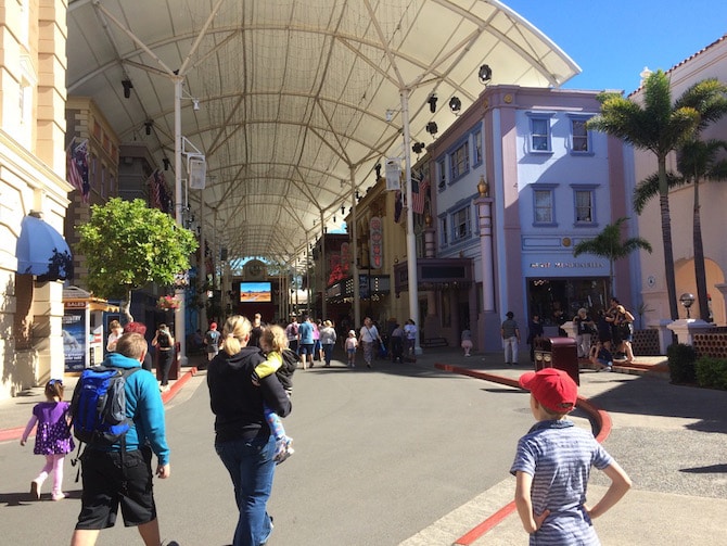 toddlers at movie world main street pic