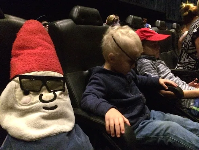 toddlers at movieworld 4d show seats pic