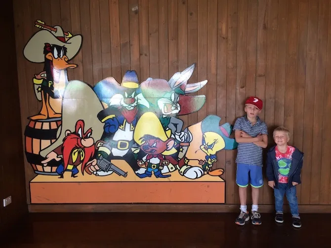 toddlers at movieworld looney tunes pic