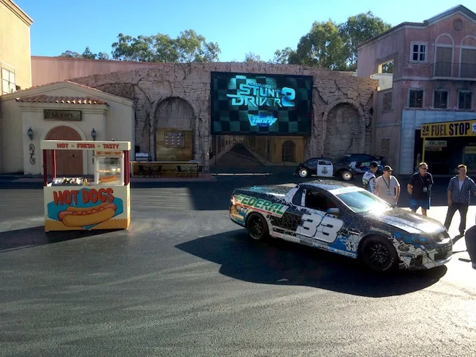 toddlers at movieworld stunt driver show pic