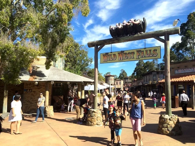 toddlers at movieworld wild west pic