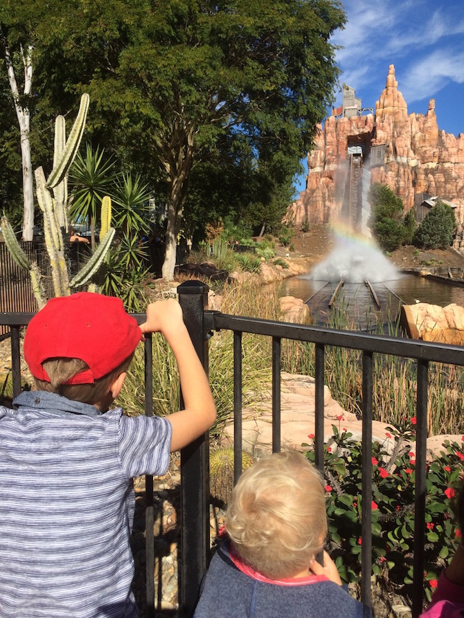 toddlers at movieworld wildwest ride