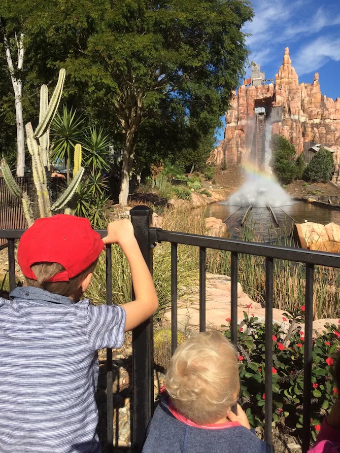 toddlers at movieworld wildwest ride