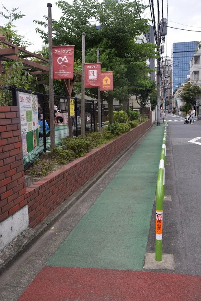 tokyo toy museum entrance road