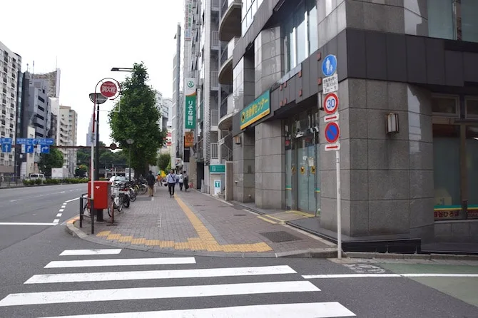 tokyo toy museum street crossing