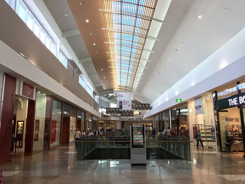 800px-Robina_Town_Centre_05