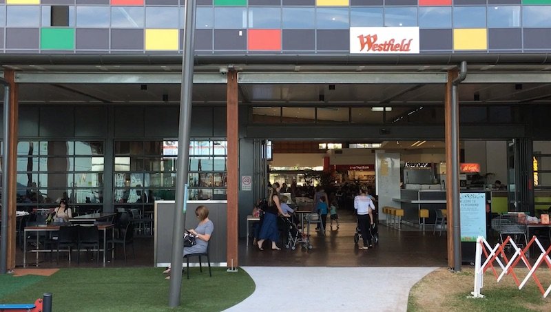 westfield helensvale doors to playground pic