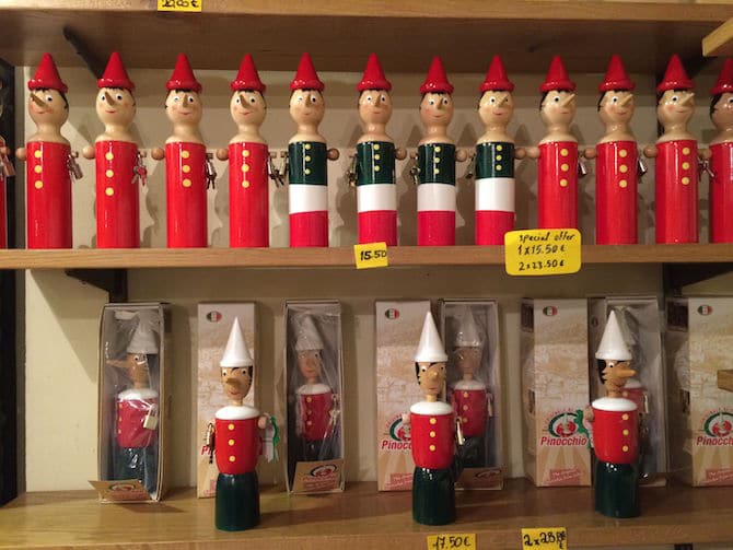 What to Buy in Rome souvenirs - Pinocchio Toys shop Collodi dolls Pic 