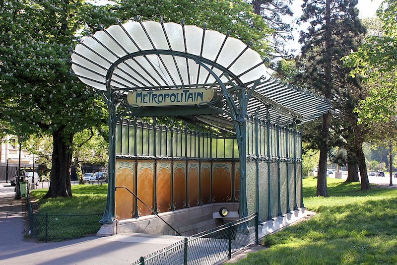 paris metro station pic