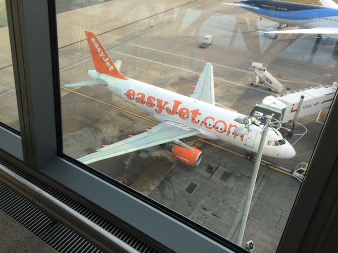 Easy Jet London to Paris. For more SUPER DOOPER FUN ideas for family-friendly weekend adventures and travel with kids, all over the world, visit our FAMILY TRAVEL DIRECTORY www.roamthegnome.com. Search by city. Rated by kids and our travelling Gnome.