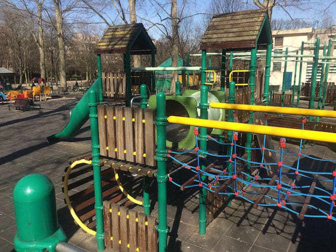  Jardin du Luxembourg Playground climbing frame pic.