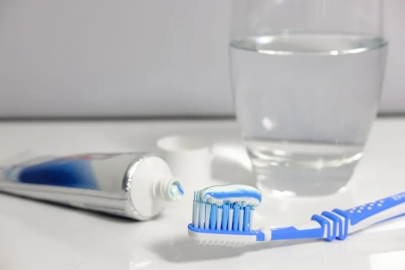 brushing teeth in water by bruno pic