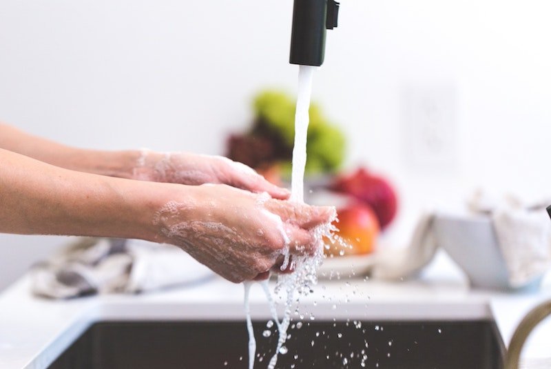 washing hands pic