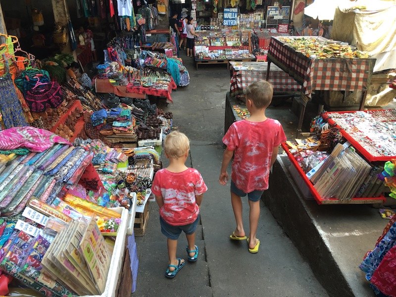 image - ubud art market narrow aisles