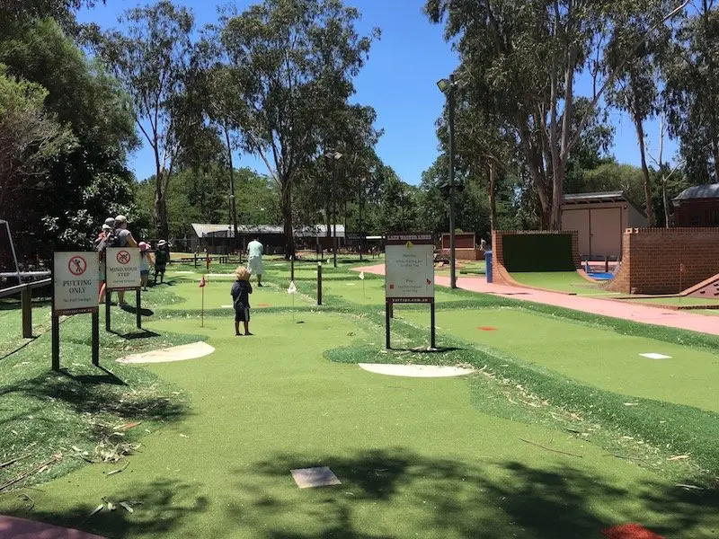 yarralumla mini golf course