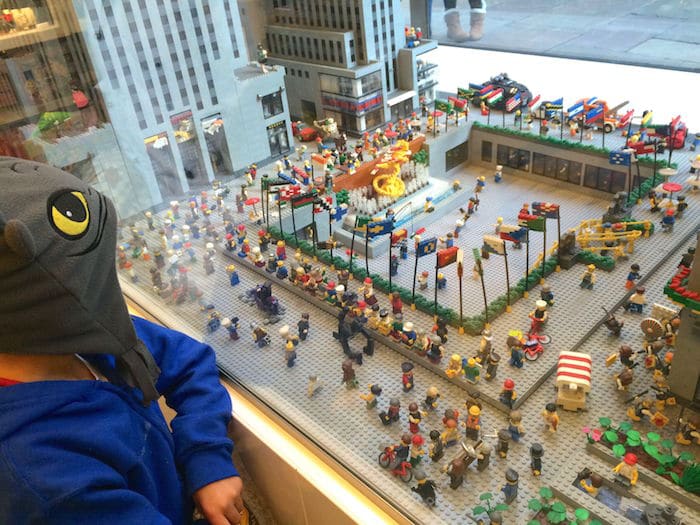 Visit ROAM THE GNOME Family Travel Website Directory for SUPER DOOPER FUN ideas for family vacations around the world. Search by city. Photo - Lego Brick Store New York