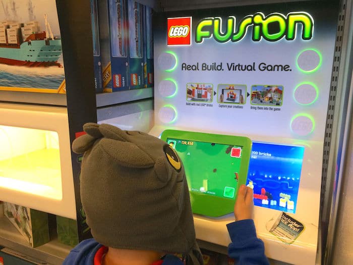 Visit ROAM THE GNOME Family Travel Website Directory for SUPER DOOPER FUN ideas for family vacations around the world. Search by city. Photo - Lego Brick Store New York virtual games