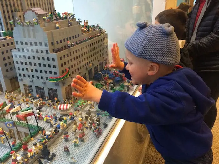 Visit ROAM THE GNOME Family Travel Website Directory for SUPER DOOPER FUN ideas for family vacations around the world. Search by city. Photo - Lego Brick Store New York Rockefeller Center miniland