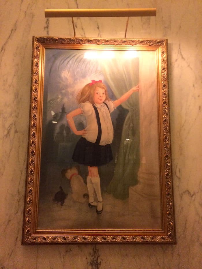 Visit ROAM THE GNOME Family Travel Website Directory for SUPER DOOPER FUN ideas for family vacations around the world. Search by city. Photo - Painting of Eloise at the Plaza