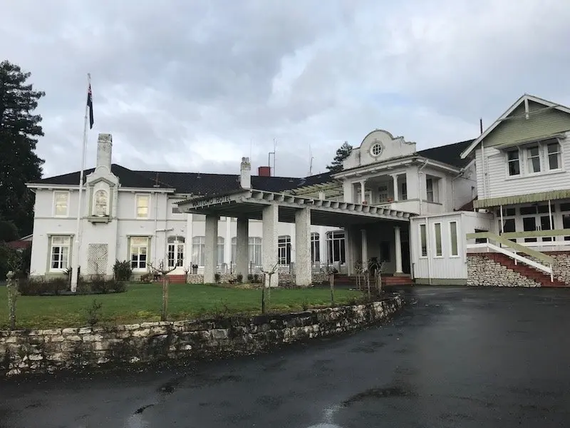 photo - waitomo caves hotel driveway
