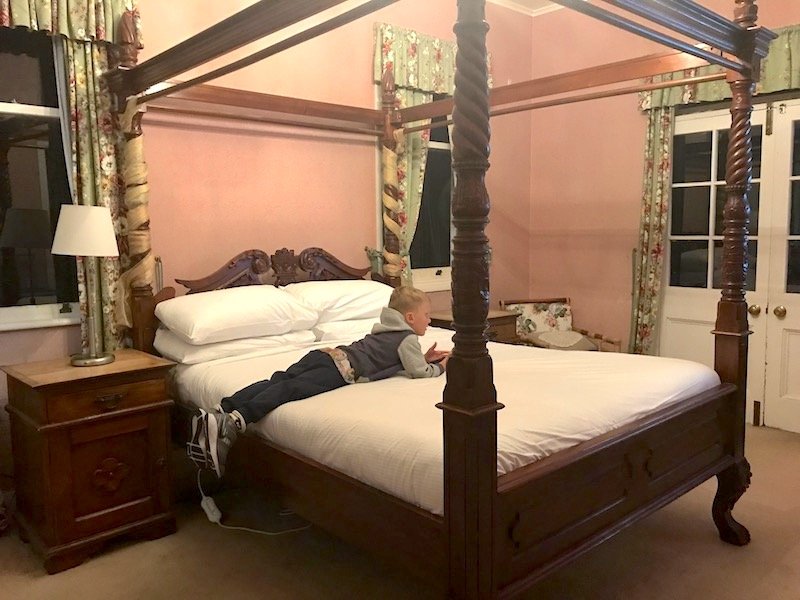 photo - waitomo caves hotel four poster bed