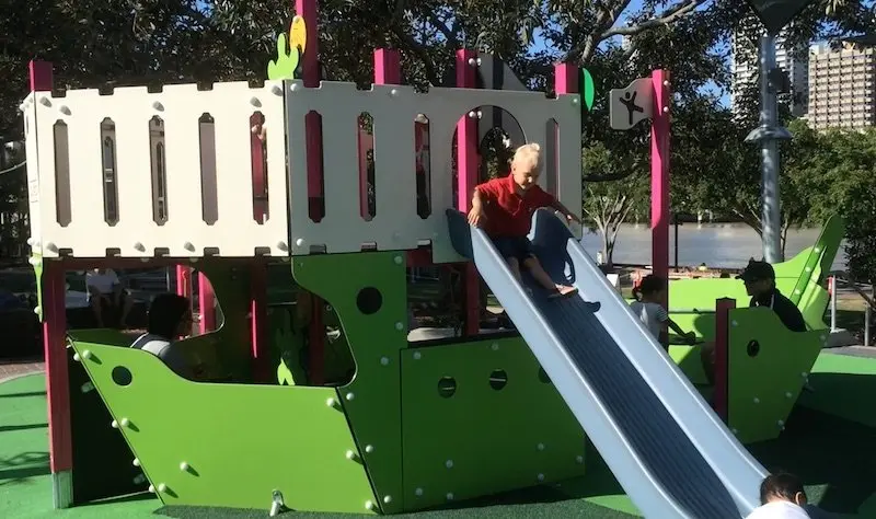 riverside-green-playground-toddler-fort