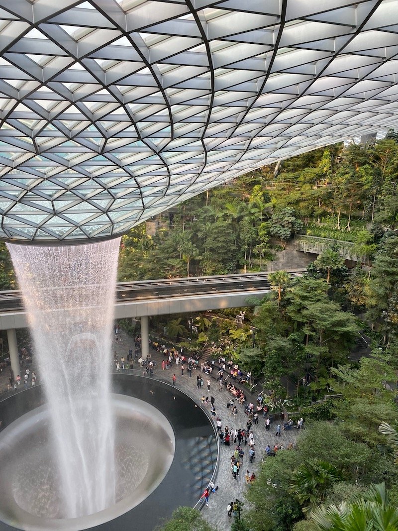 the rain vortex waterfall at changi airport pic 800