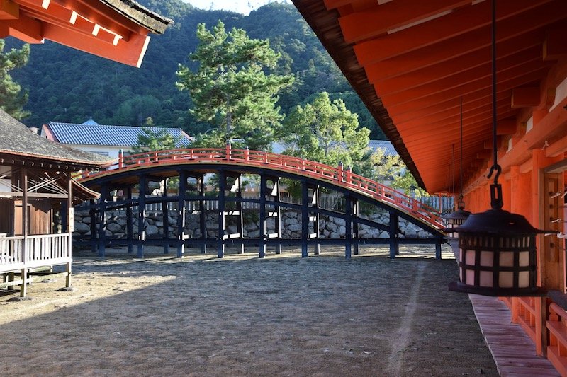 miyajima island walking bridge pic