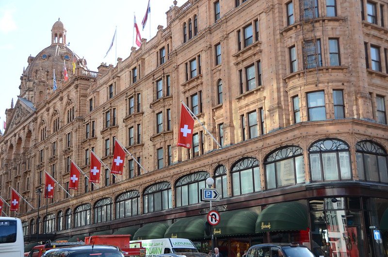 harrods department store london flags pic