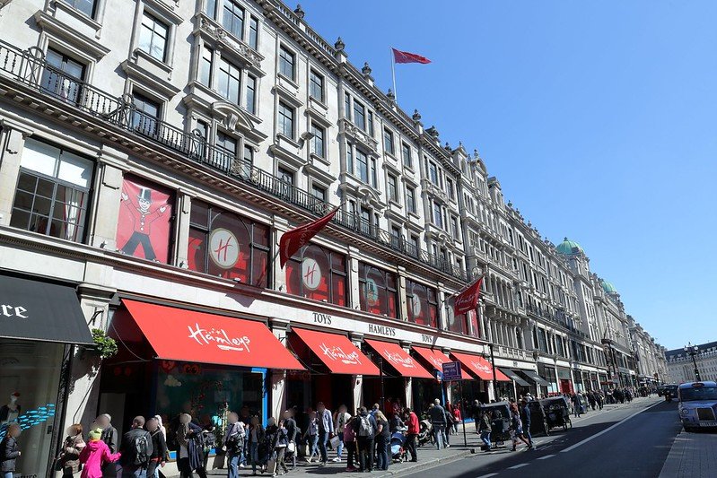 hamleys regent street by tomohiro ohtake