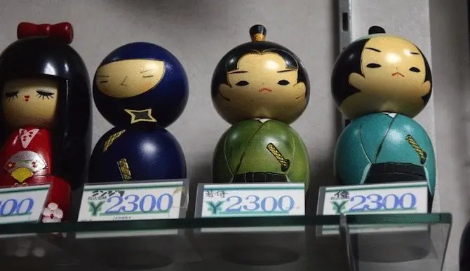 image- asakusa-tokyo-things-to-buy-kokeshi-dolls