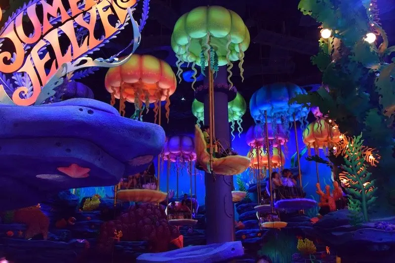 TOKYO DISNEYSEA RIDES FOR TODDLERS - jumping jellyfish ride at mermaid lagoon disney sea 800