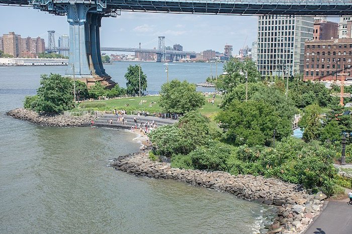 image - 800px-Main_Street_section_of_Brooklyn_Bridge_Park