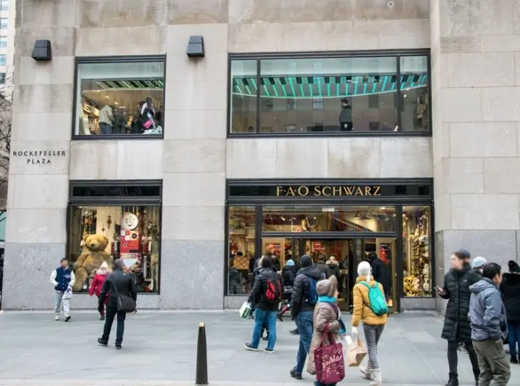 FAO Schwarz finds a new home at Rockefeller Plaza - New York Business  Journal