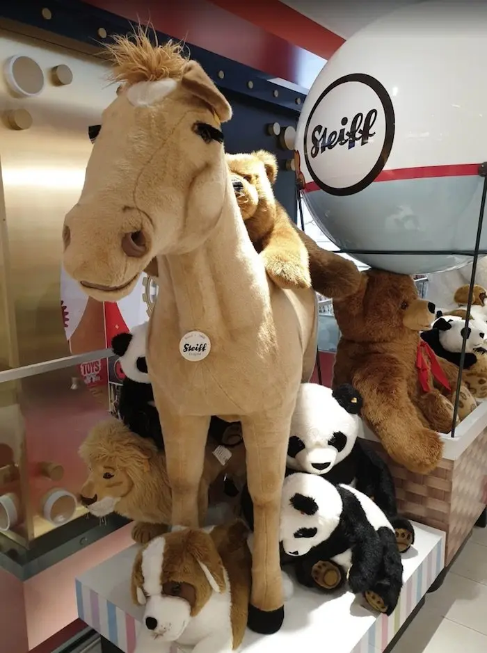 image - fao schwarz giant stuffed animals by francesca melandri