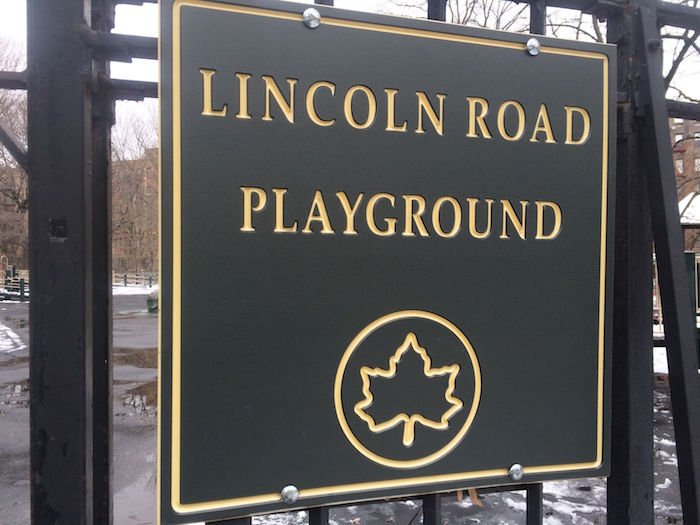 image - lincoln road playground sign