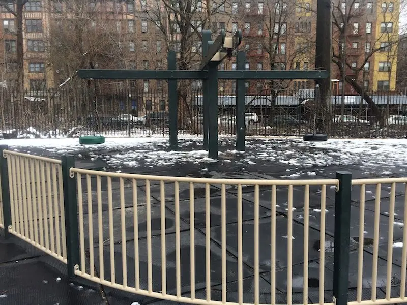 image - lincoln road playground tyre swings