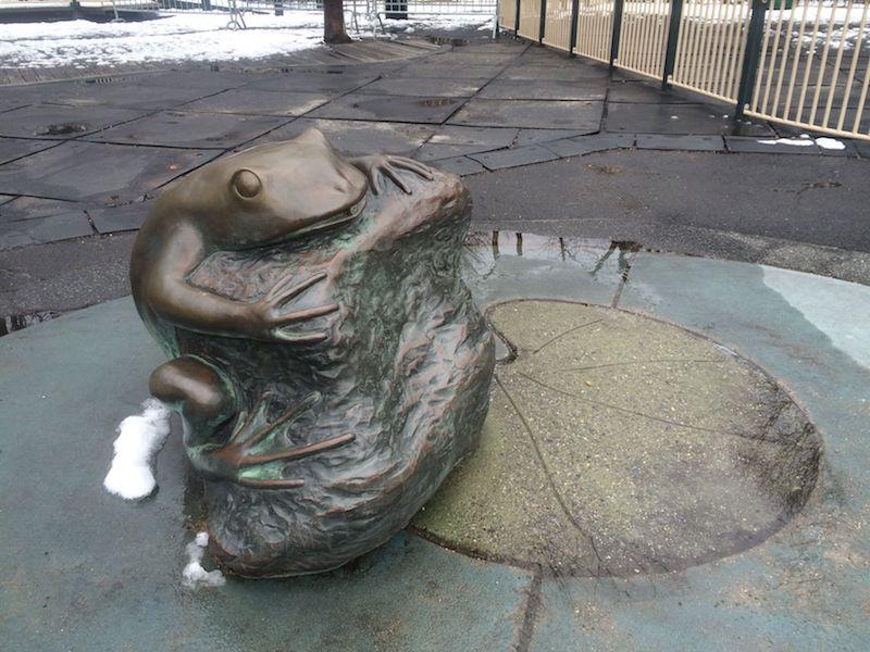 image - lincoln road playground water play with frogs