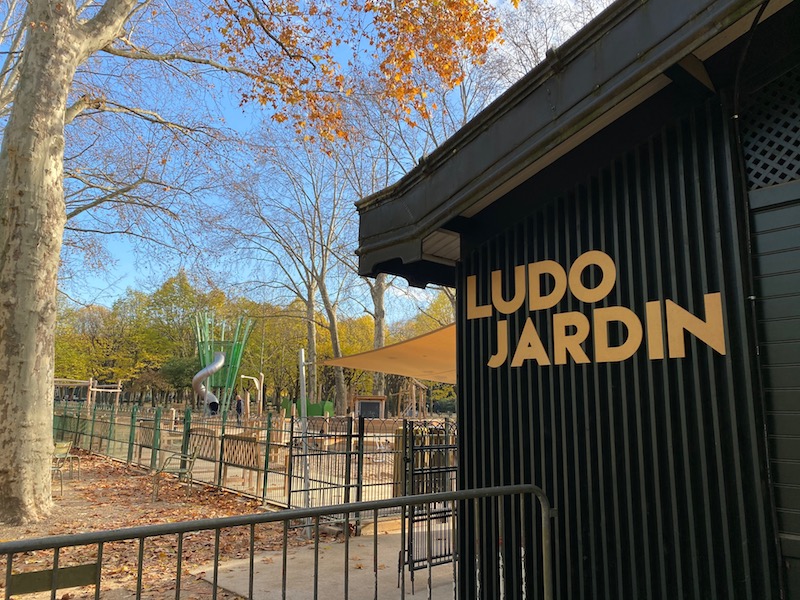 jardin du luxembourg playground entrance pic.